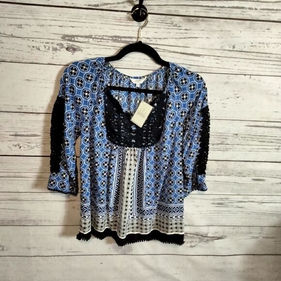 New Without tags "Crown & Ivy" woman's blouse - Picture 2 of 7